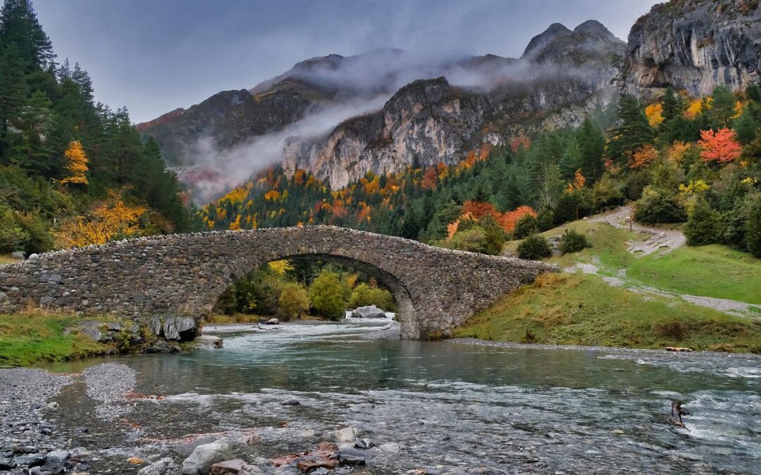 Puentes de Otoño en los Pirineos: Aventura, Naturaleza y Gastronomía en Tirolina Ordesa Pirineo